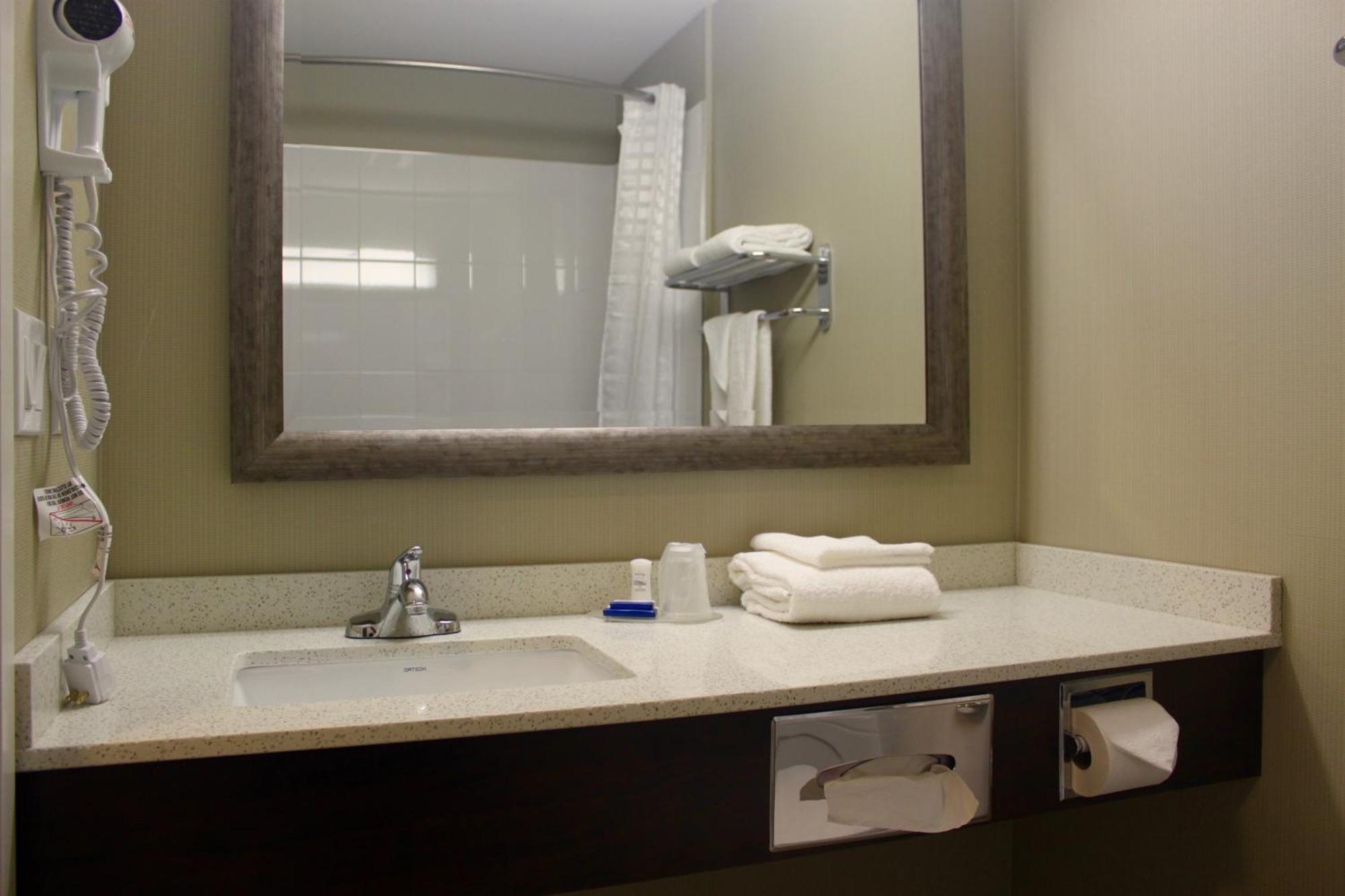 Meridian Inn & Suites Lloydminster Kültér fotó