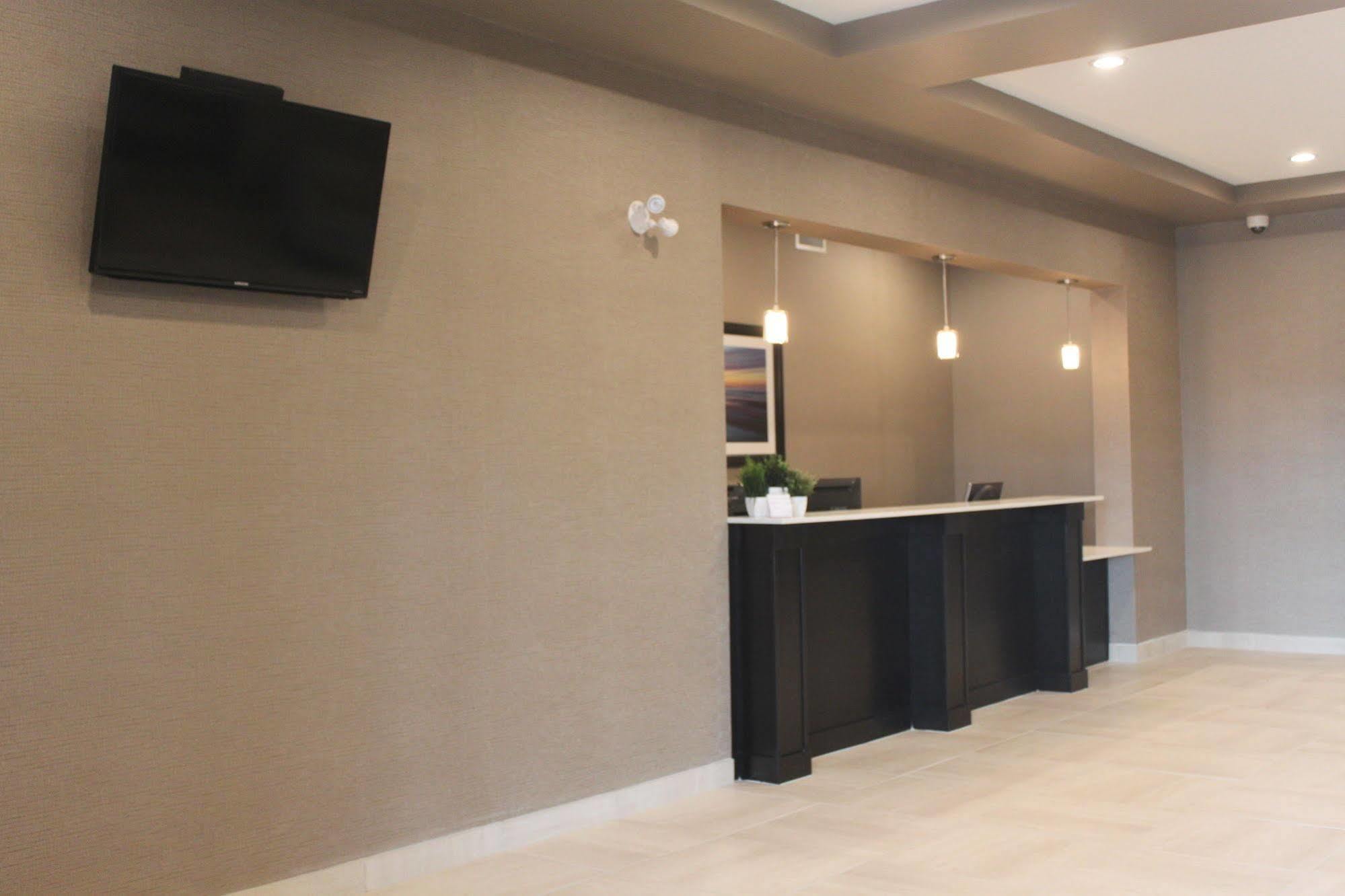 Meridian Inn & Suites Lloydminster Kültér fotó